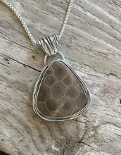 Load image into Gallery viewer, Petoskey Stone Nest Necklace
