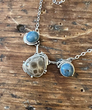 Load image into Gallery viewer, Wave Triple Stone Necklace
