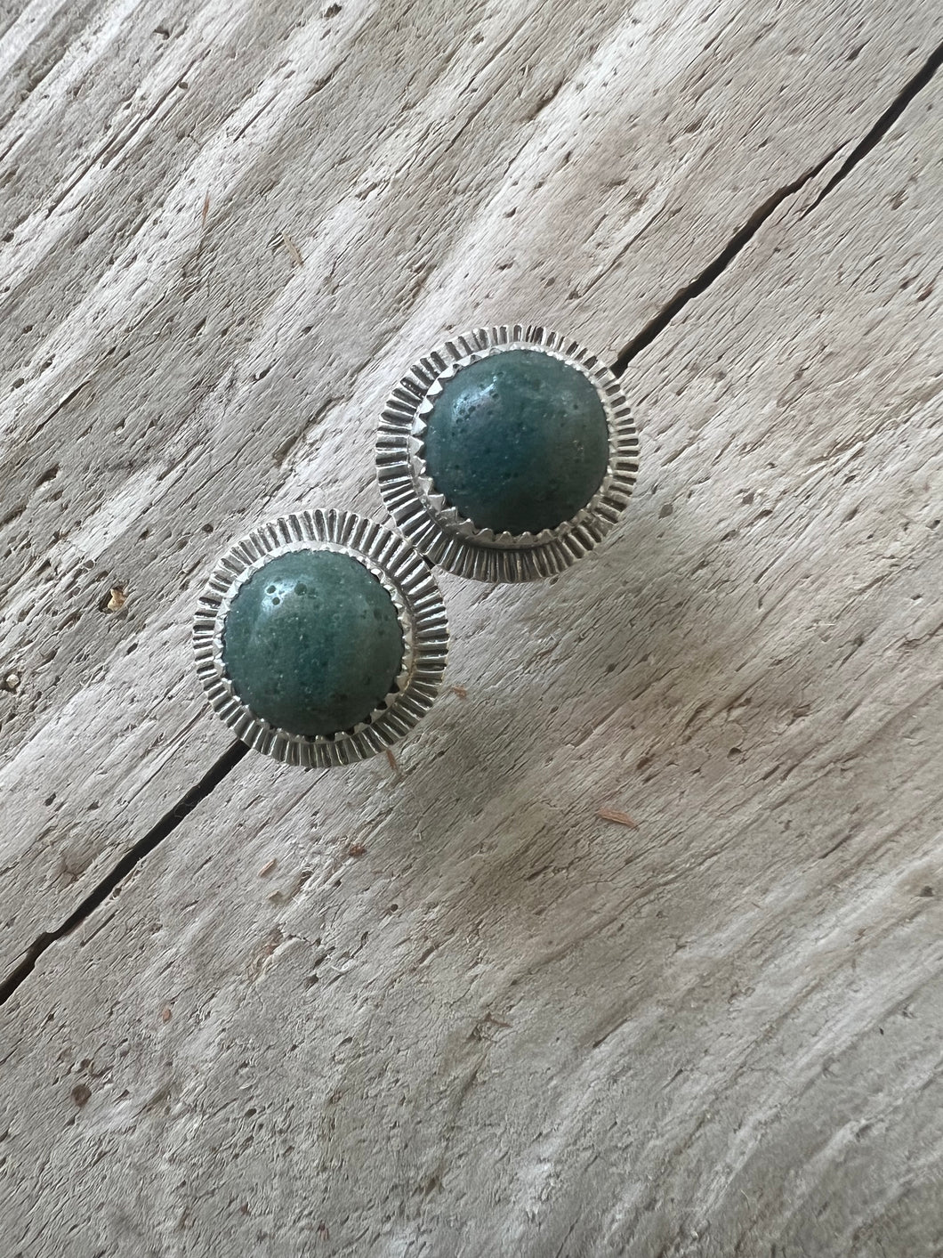 Leland Blue Burst Stud