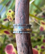 Load image into Gallery viewer, Spinner Ring- Size 7
