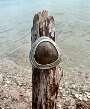 Load image into Gallery viewer, Pyramid Point Hammered Petoskey Stone Ring
